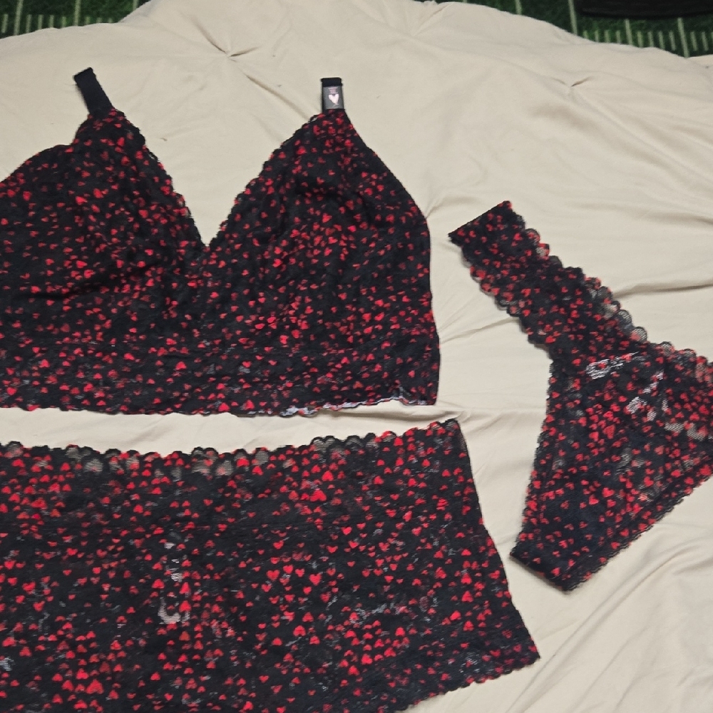 Victoria's Secret Black Lace Bralette & Brief Set with Red Heart Print Xl New